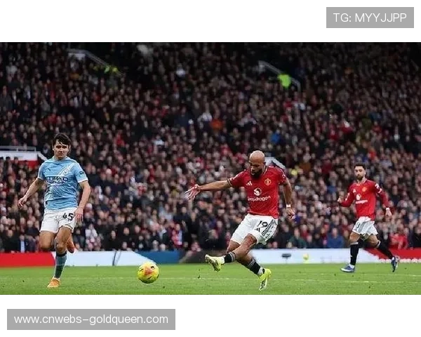 酋长球场球迷冲突,曼联逆转战现争议镜头 酋长球场球迷冲突,曼联逆转战现争议镜头