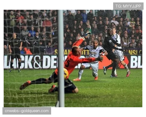 “英超宣布将于三月末测试新型越位半自动判定技术,为下赛季全面应用做准备”